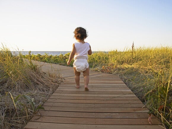 Як і коли відучувати дитину від памперсів: перехід з підгузків на трусики | Nestlebaby.com.ua