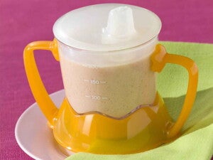 Молочний коктейль з бананом та малиною