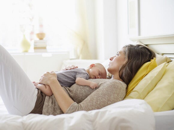 Як відучити дитину спати з мамою: ТОП-10 способів