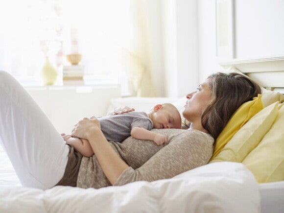Як відучити дитину спати з мамою