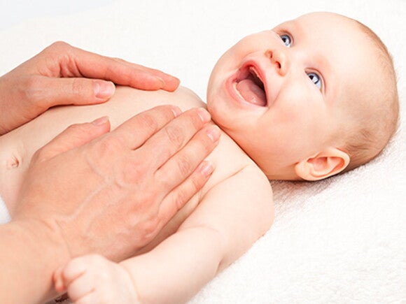 Як робити масаж новонародженому