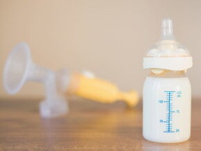 Зберігання грудного молока: ТОП-5 порад, як його зберігати