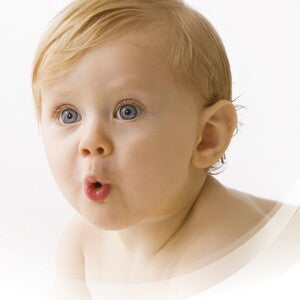 Когда ребенок начинает агукать
