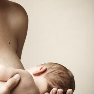 Выпадают волосы при грудном вскармливании (ГВ): что делать? | Nestlebaby.com.ua Выпадают волосы при грудном вскармливании (ГВ): что делать? | Nestlebaby.com.ua