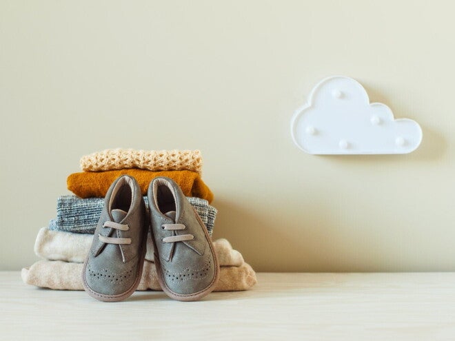 Дитячі речі та маленькі черевики