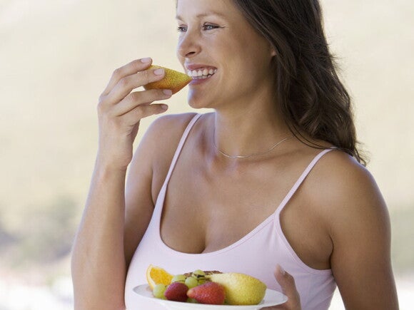 Які фрукти можна годуючій мамі: харчування під час грудного вигодування