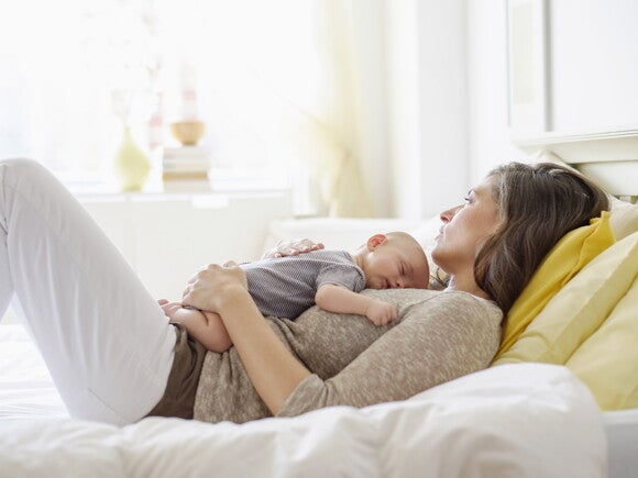 Як відучити дитину спати з мамою