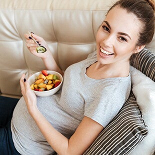 I триместр беременности: этапы формирования плода, симптомы токсикоза, питание